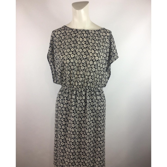 forever 21+ Dresses & Skirts - NWT Forever 21+ Ditzy Stretchy Waist Blouson Dress